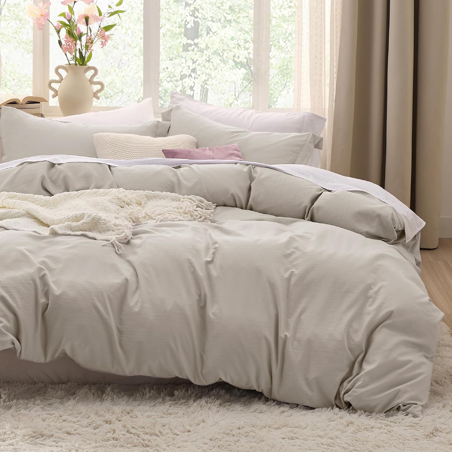 Bedsure White Duvet Cover Queen Size - 3 Pieces Prewashed Extra Soft Bedding Set, Includes 1 Duvet Cover 90x90 Inches with Zipper Closure & 2 Pillow Shams, Comforter Not Included