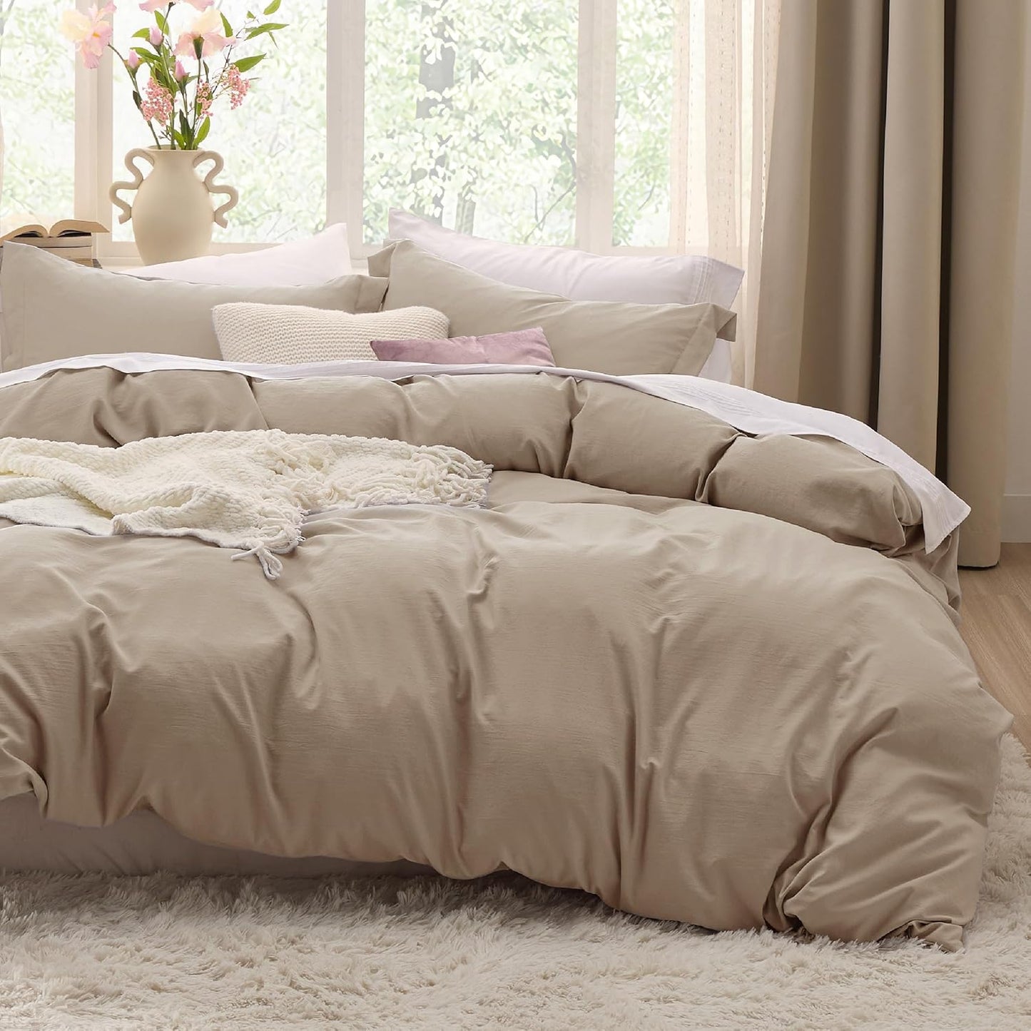 Bedsure White Duvet Cover Queen Size - 3 Pieces Prewashed Extra Soft Bedding Set, Includes 1 Duvet Cover 90x90 Inches with Zipper Closure & 2 Pillow Shams, Comforter Not Included