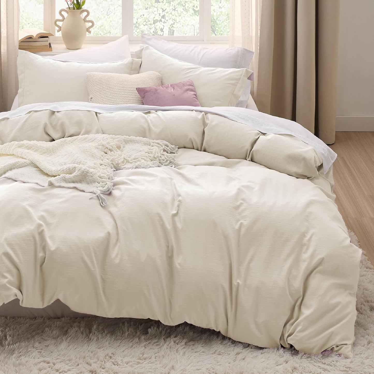 Bedsure White Duvet Cover Queen Size - 3 Pieces Prewashed Extra Soft Bedding Set, Includes 1 Duvet Cover 90x90 Inches with Zipper Closure & 2 Pillow Shams, Comforter Not Included