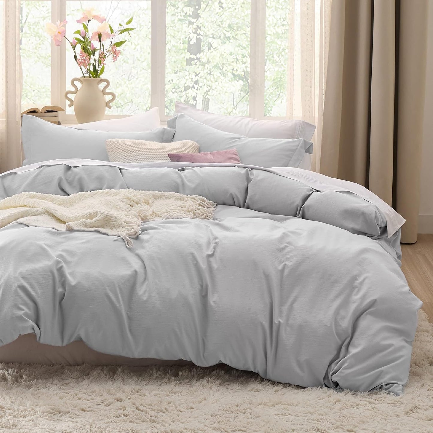Bedsure White Duvet Cover Queen Size - 3 Pieces Prewashed Extra Soft Bedding Set, Includes 1 Duvet Cover 90x90 Inches with Zipper Closure & 2 Pillow Shams, Comforter Not Included